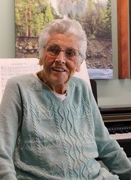 June Wilson winner of 2016 Senior Volunteer Extraordinaire award