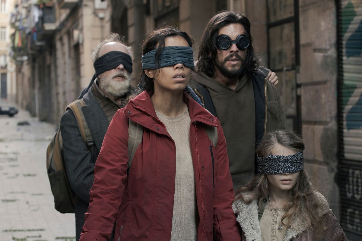 Movie Review: Cheap thrills in tedious Netflix spinoff 'Bird Box Barcelona' - Vimarsana News