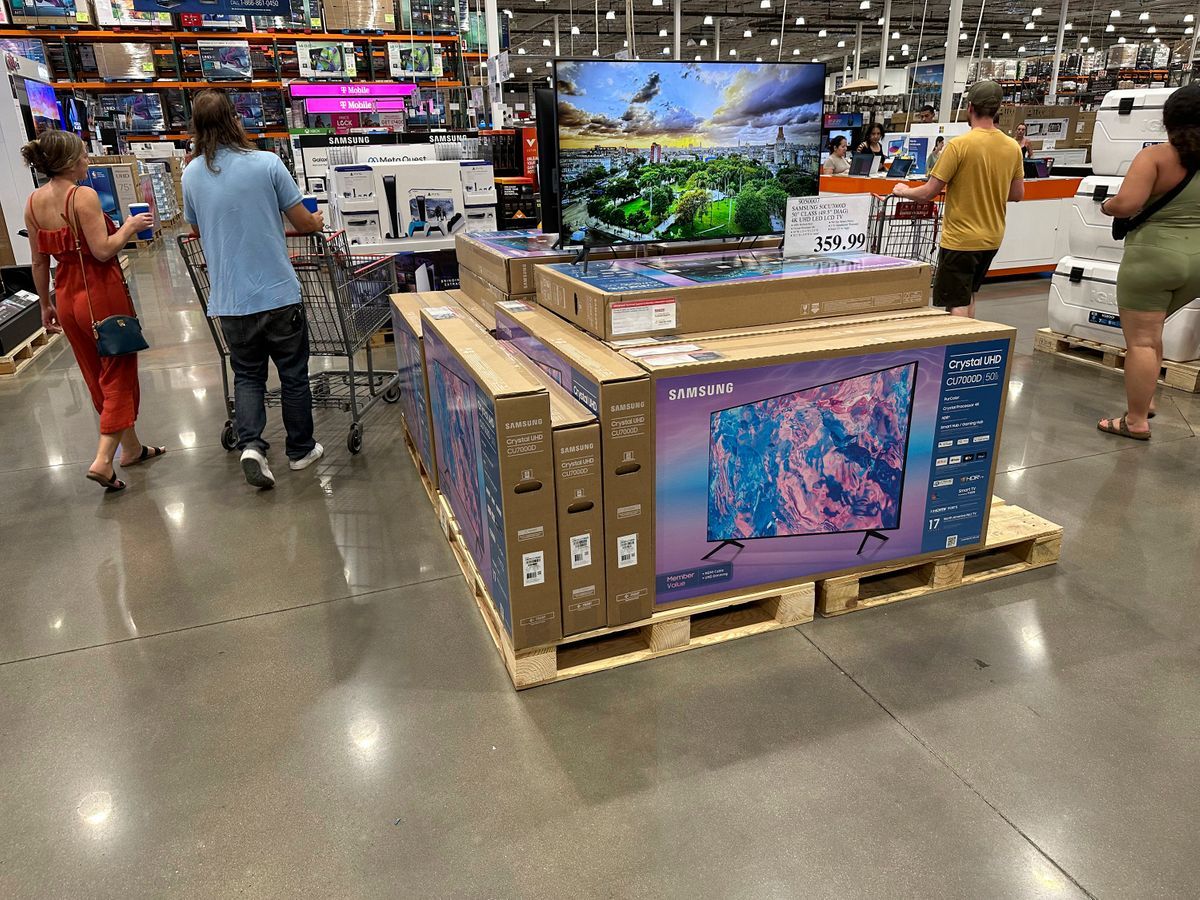 Americans bump up spending in June as inflation eases in a strong jobs market - Vimarsana News