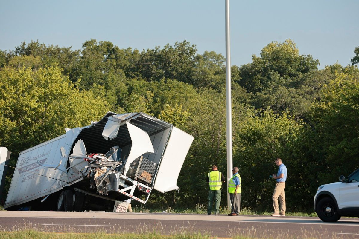 Coroner identifies the 3 men killed in a Greyhound bus crash near St. Louis - Vimarsana News