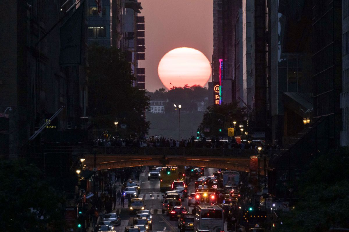 Manhattanhenge fans hope cloudy weather won't obscure NYC's famed sunset phenomenon - Vimarsana News