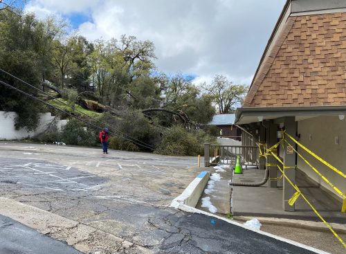 Tuolumne County Opens Shelter Amid Extended Power Outages - Vimarsana News