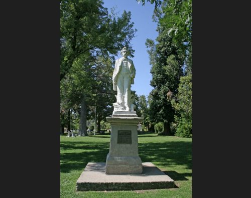 Angels Camp's Mark Twain Statue To Temporarily Relocate For Restoration - Vimarsana News