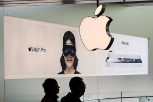 Earns Apple
