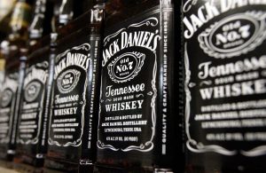 Earns Brown Forman